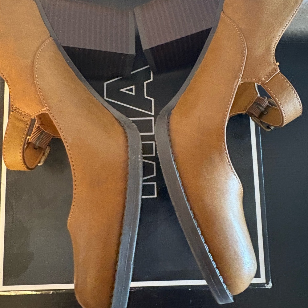 MIA “Susy” Mary Jane Heels Tan - Picture 3 of 7